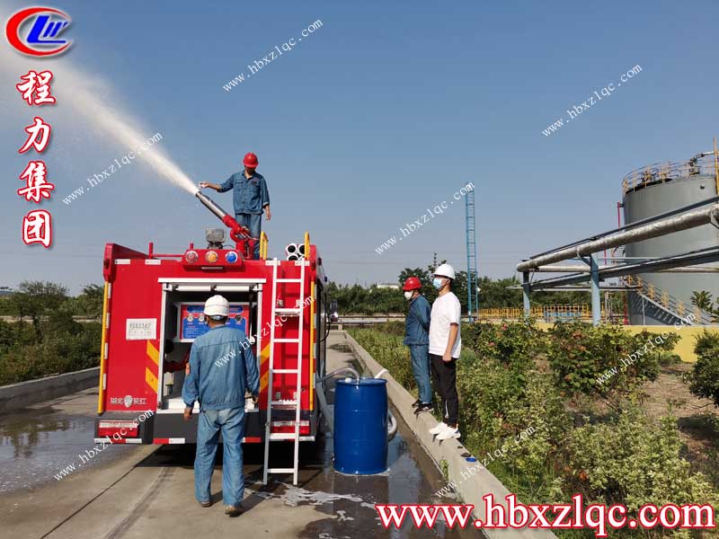 千里迢迢，程力集團(tuán)東風(fēng)多利卡泡沫消防車，成功交付于江蘇鹽城客戶手中