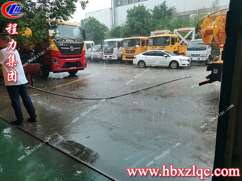 就算狂風暴雨，程力小編依然會在湖北程力車間等你